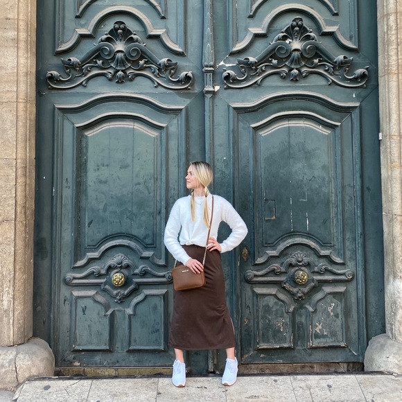 Welcome to my closet! - Picture 3 of 8